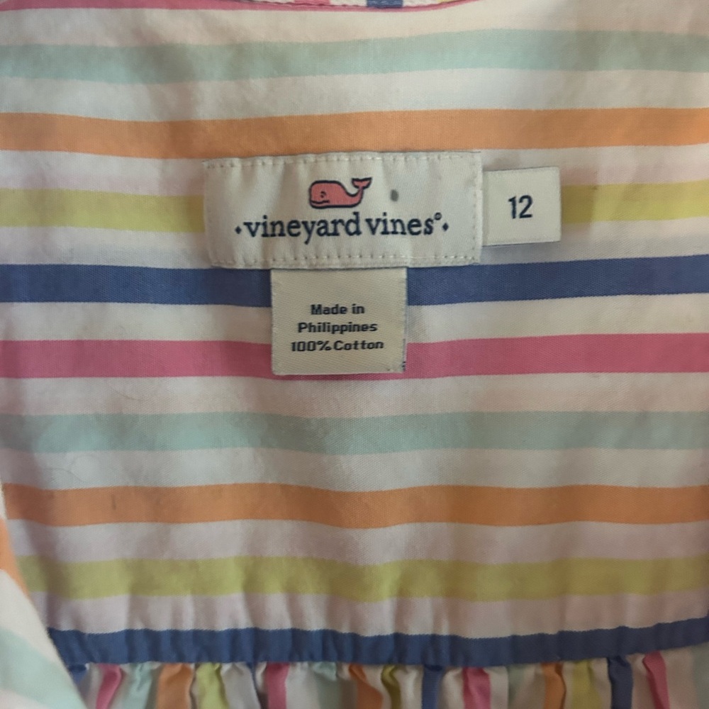 Vineyard vines women’s sleeveless shirt with a tie - in great condition!